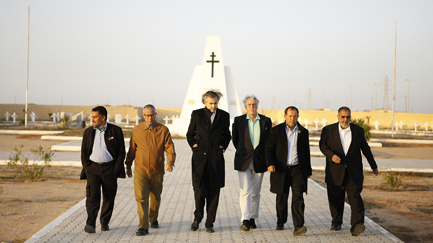 BHL en Libye
Cimetière militaire français de Tobrouk, ou reposent les héros de Bir Hakeim.
De g a dr : Mustafa Elsagezli, Ali Zeidan, BHL, Gilles Hertzog, Suleiman Fortia et Mansour Saif al Nasr.